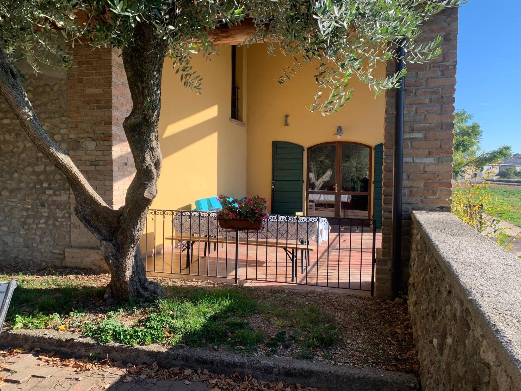 Agriturismo Case In Collina Volta Mantovana Eksteriør bilde